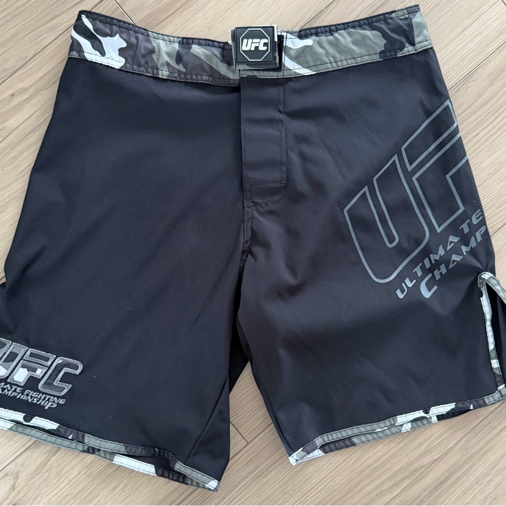 UFC Ultimate Fighting Championship Black Shorts with Camouflage Waistband 30
